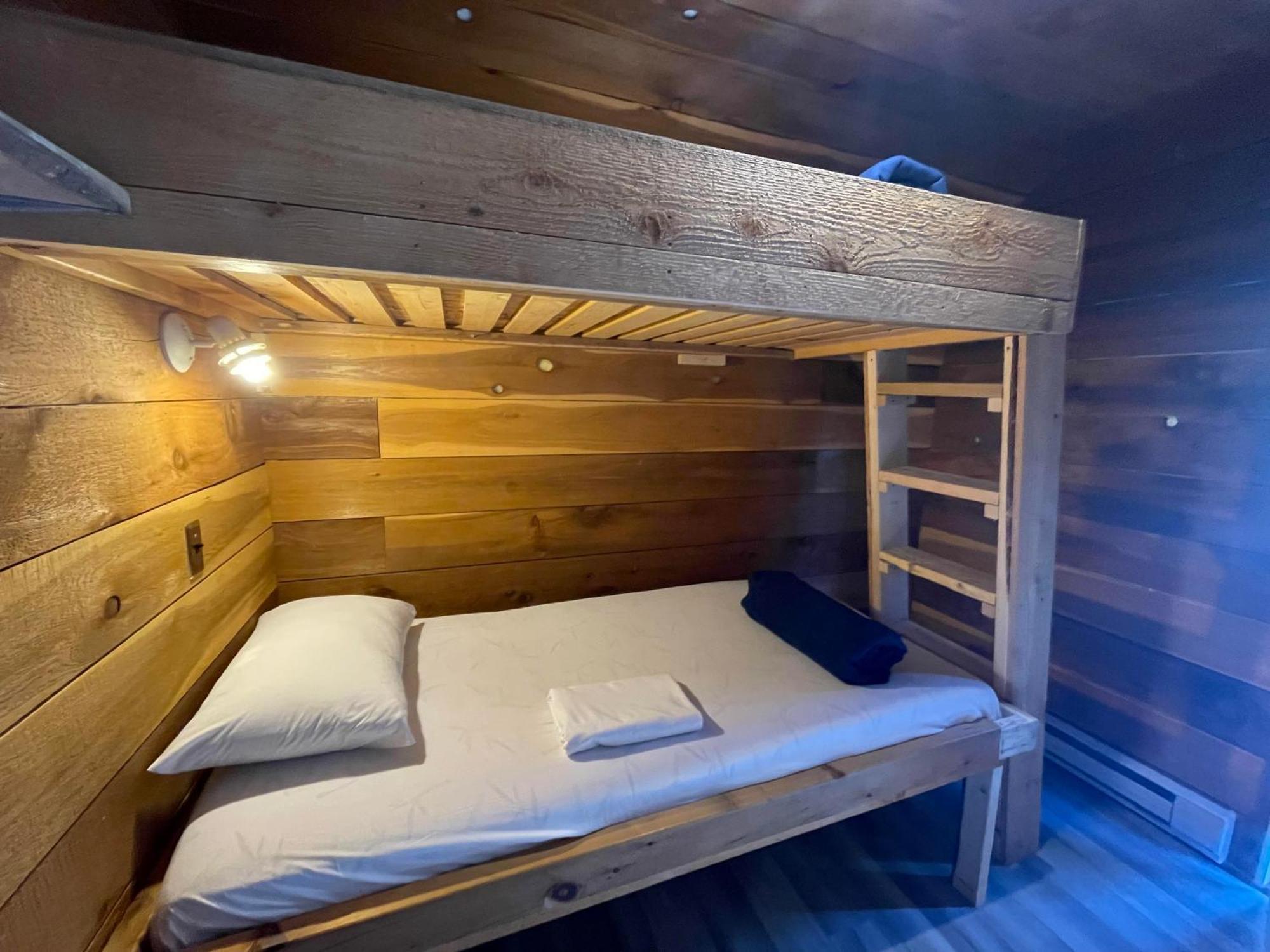 The Hiker Huts Hotel Port Renfrew Buitenkant foto
