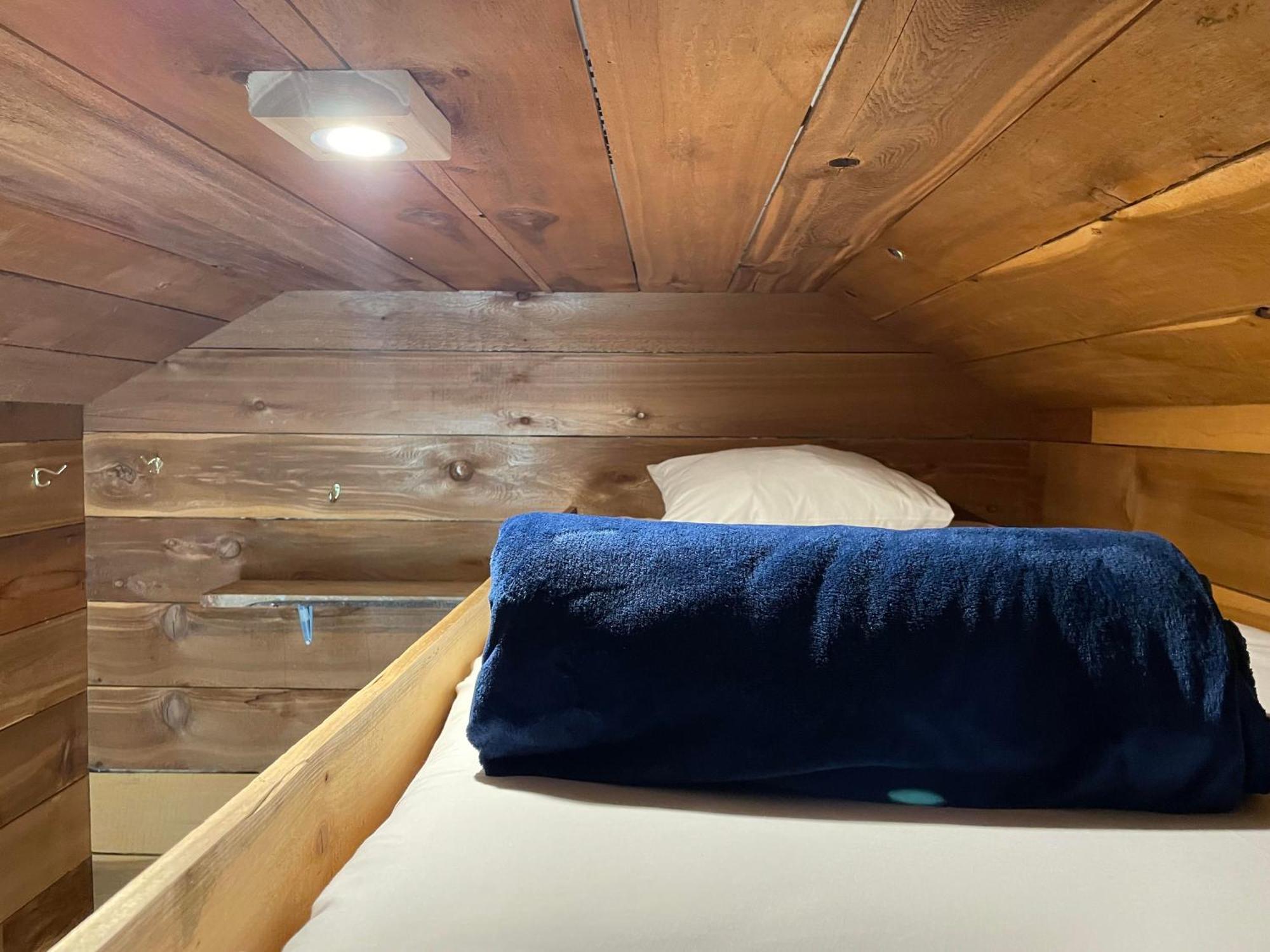 The Hiker Huts Hotel Port Renfrew Buitenkant foto